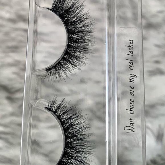 “Wait Those Are My Real Lashes” || Lashful Lengths Luxury Mink Eyelashes - Picture 3 of 7